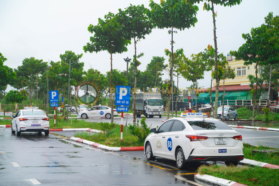 Hạng B cơ khí (số sàn)